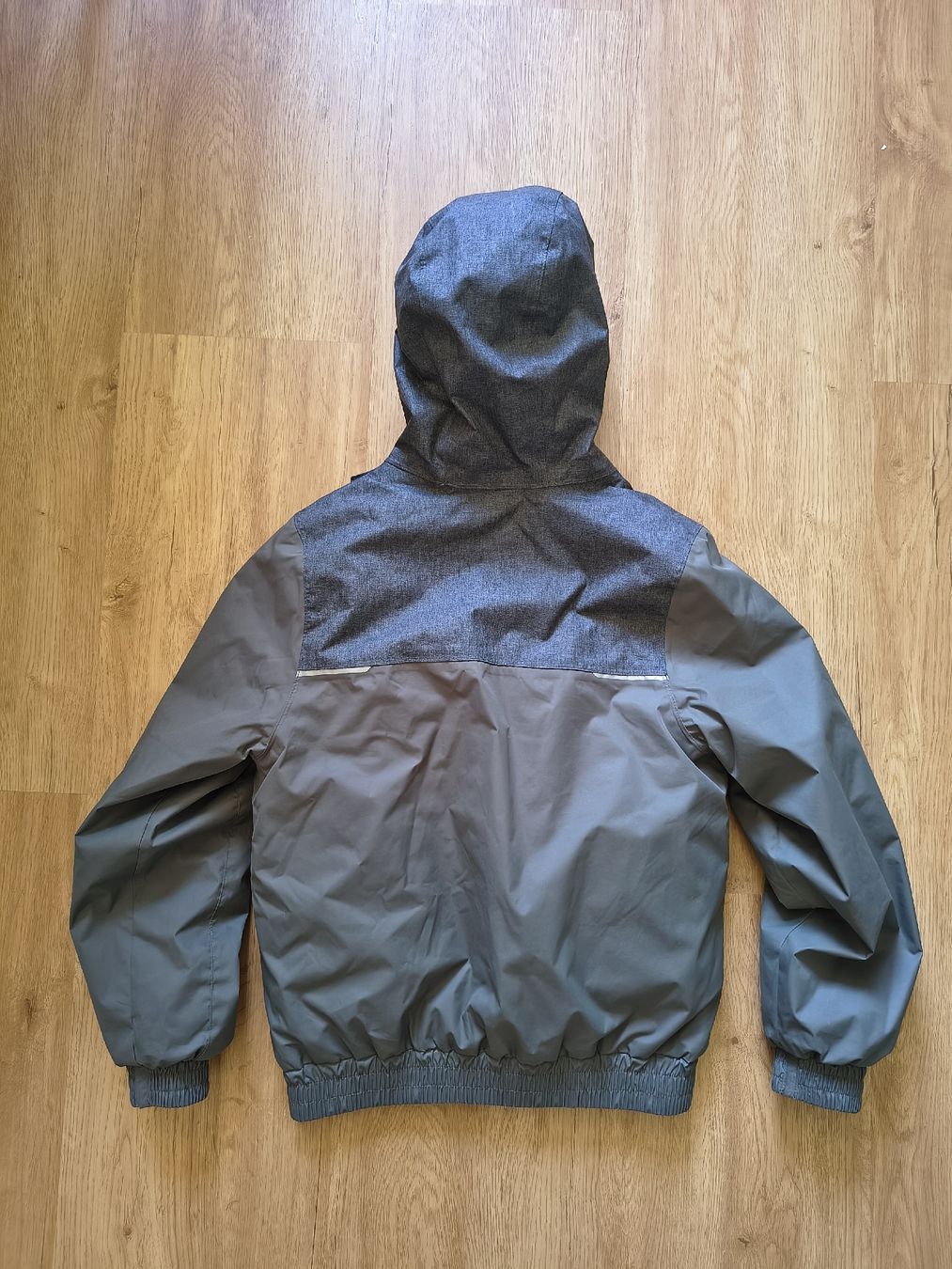 Decathlon Giacche & Cappotti: Kinderjacke Quechua orange/grau Grösse 131-140 cm – Usato da Balsthal venduto da Mnni 1