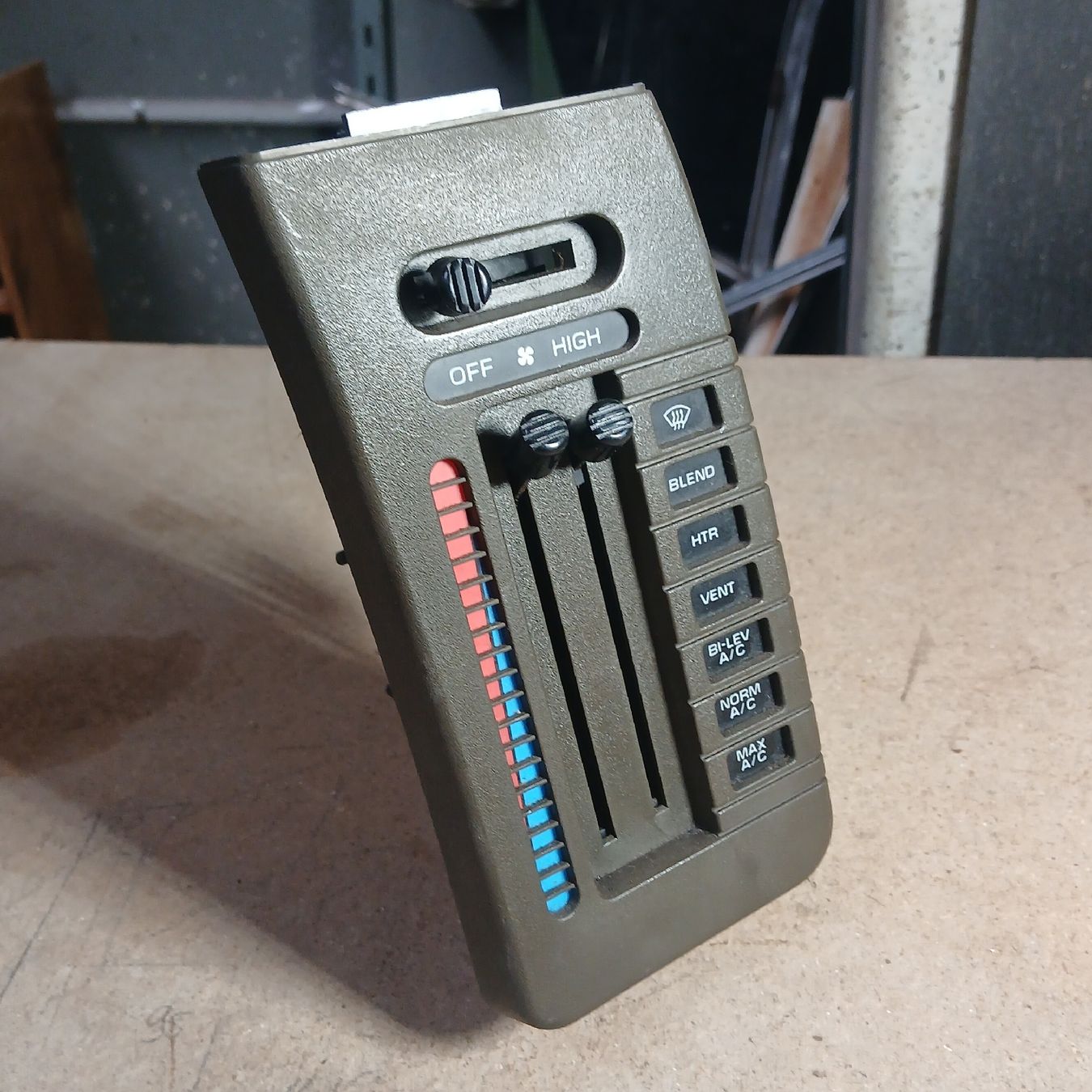 Chevrolet Tutti pezzi di ricambio auto: Commande de ventilation Chevrolet Astro 1985-1994  – Usato da la heutte venduto da Auto-stock