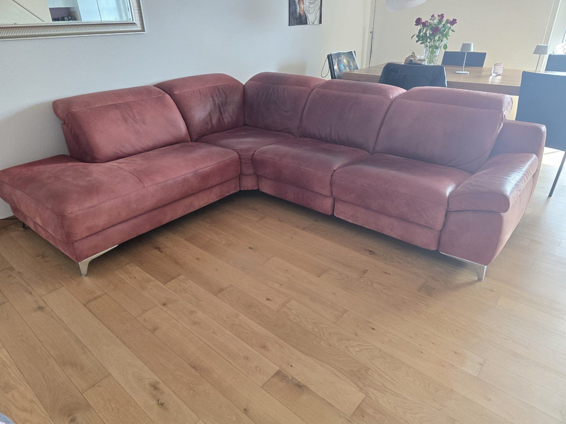 Sofas: Bordeaux Ecksofa mit Relaxfunktion – Gebraucht aus Gutenswil von bsb_2syn