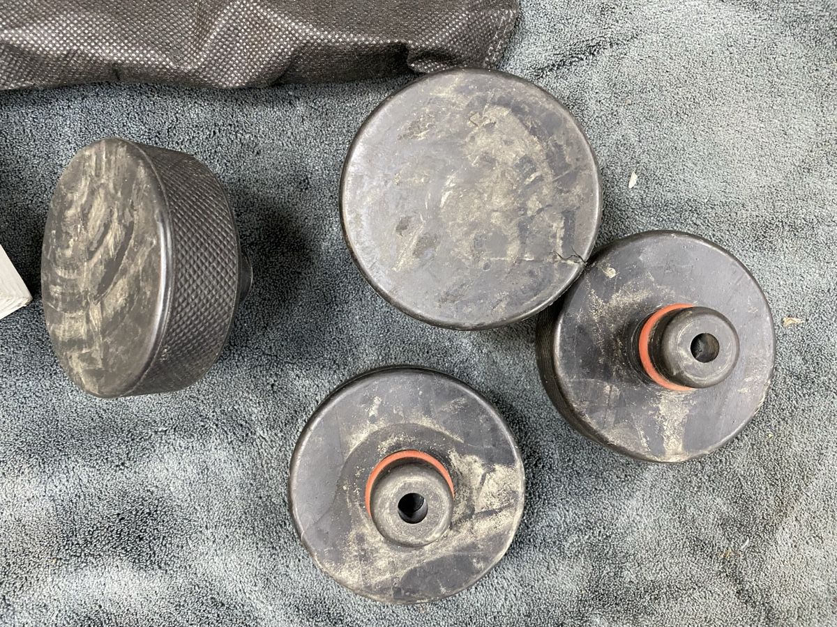 Piattaforme elevatrici & Crick: Wagenheberaufnahme-Pads – Usato da Hägglingen venduto da Karin0802 2