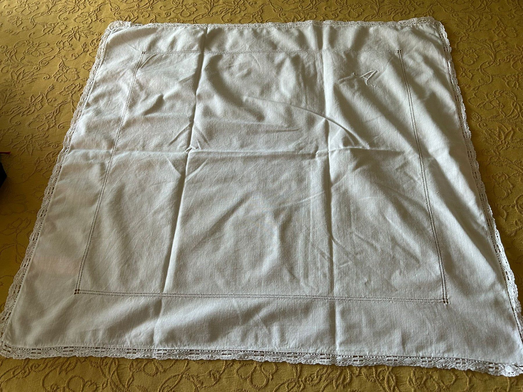 Altra biancheria da tavola: Tovaglia bianca 80x75 cm – Usato da Melano venduto da H-Sara
