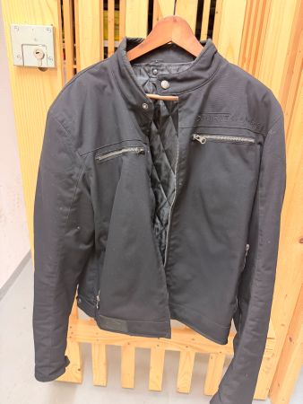 Motorradjacke und Hose