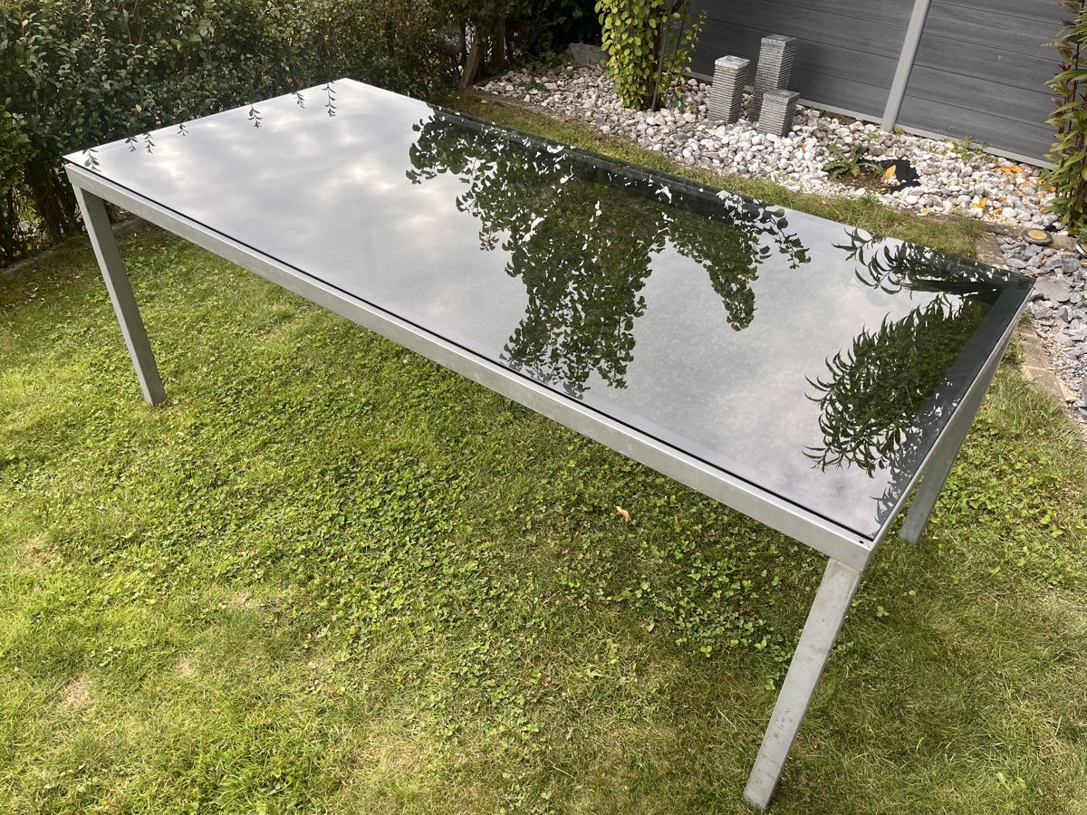 Tavoli: Massiver Gartentisch aus Stahl mit Glasplatte – Usato da Dottikon venduto da Mesut15 1