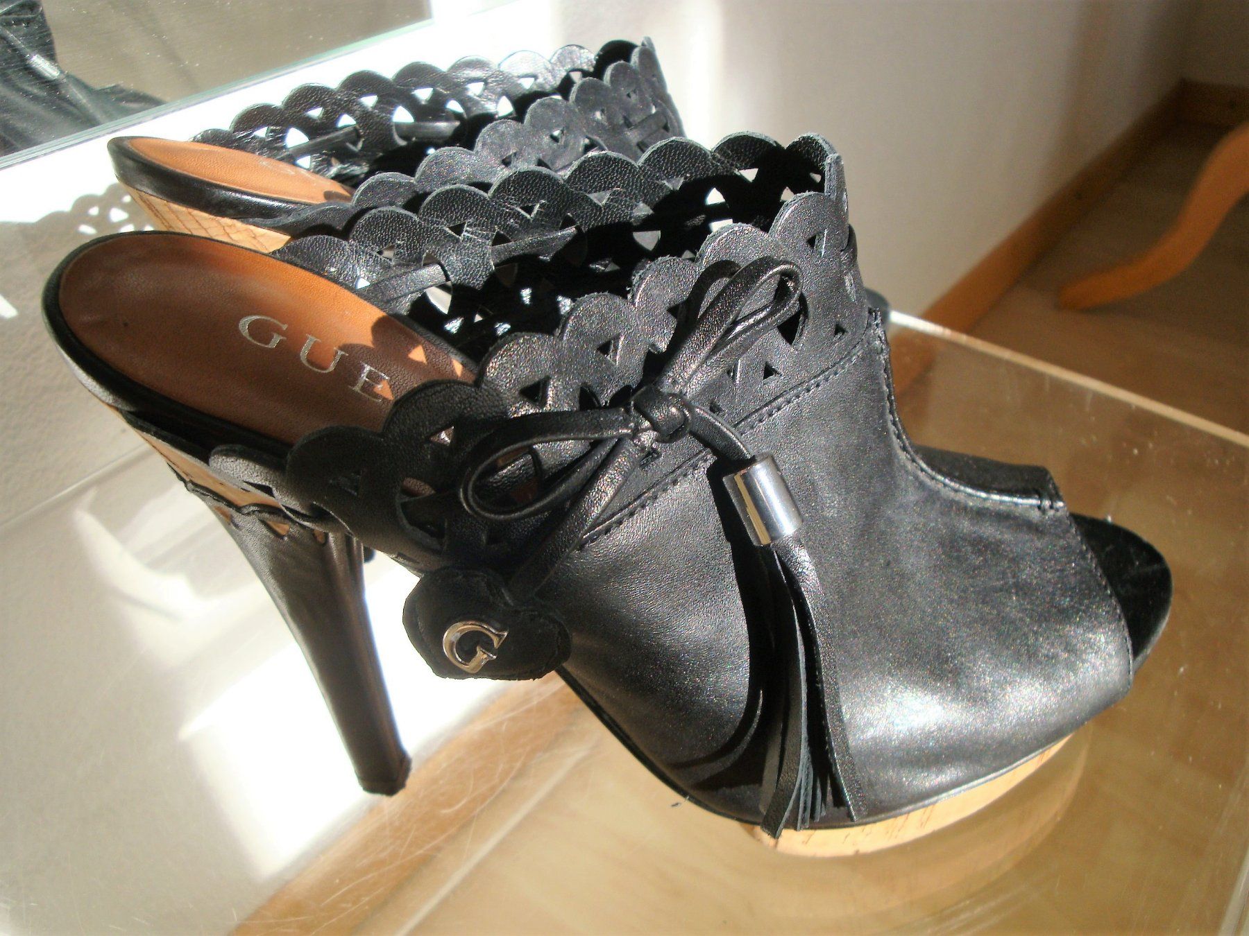 Guess Chaussures femmes: GUESS PLATEAU-SANDALETTEN – D'occasion à Eschenbach SG par Lady020 2