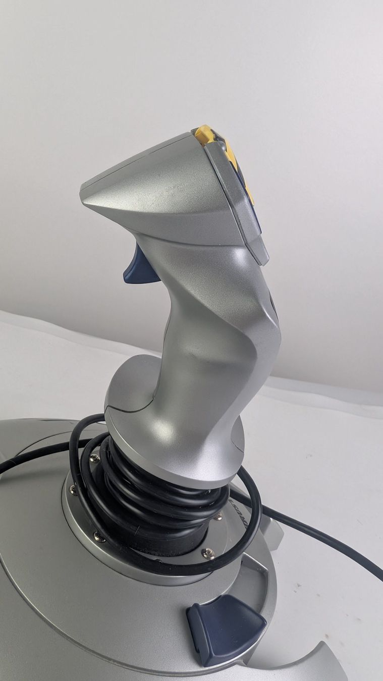 Thrustmaster Controller: Thrustmaster Joystick - Für PC Simulationen geeignet! – Usato da Zürich venduto da axolottchen 7
