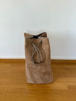 Cooler Wäschesammler aus Cord