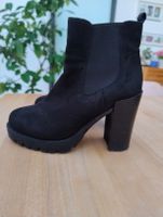 Schwarze Stiefeletten in Wildlederoptik Grösse 38