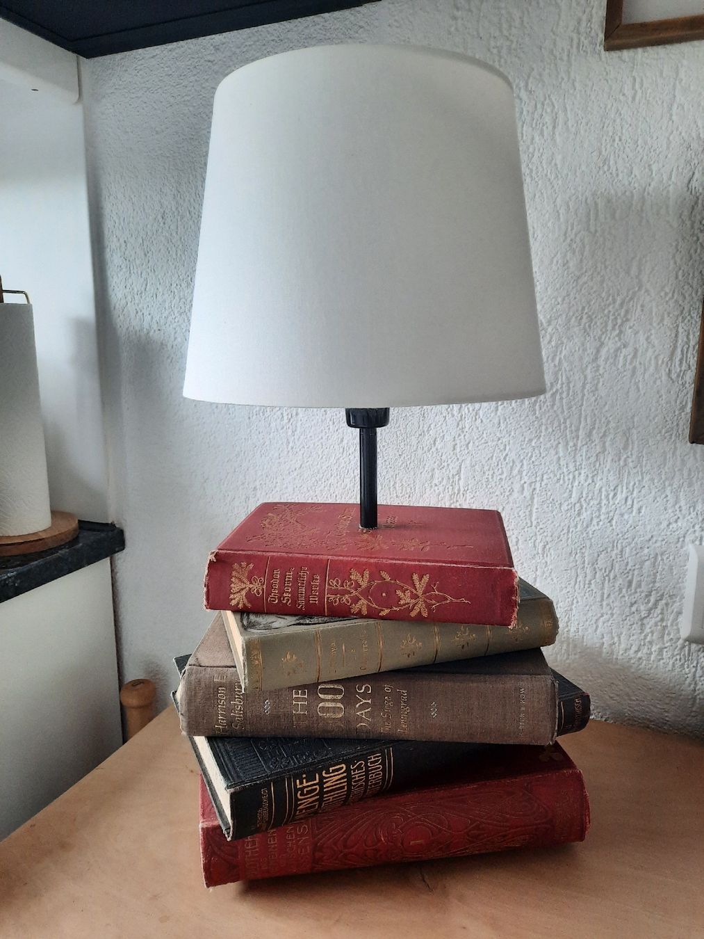 Lampade: Leselampe aus antiken Büchern – Usato da Baar venduto da lejaro.frank