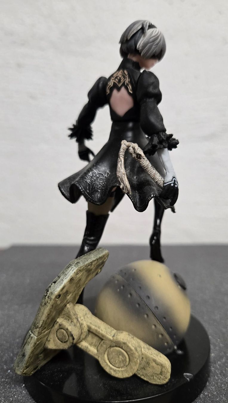 Statuette: Nier Automata Figur 2B mit Pod – Usato da Rheinsulz venduto da Dred 2