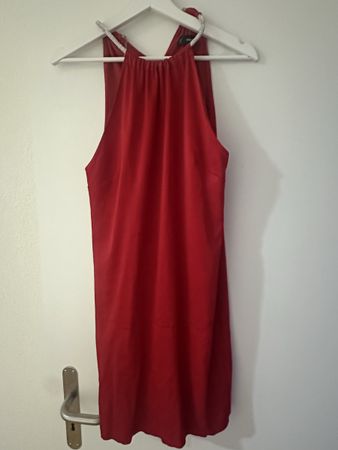 Rotes Sommerkleid, Grösse 36, mit Strass-Kette