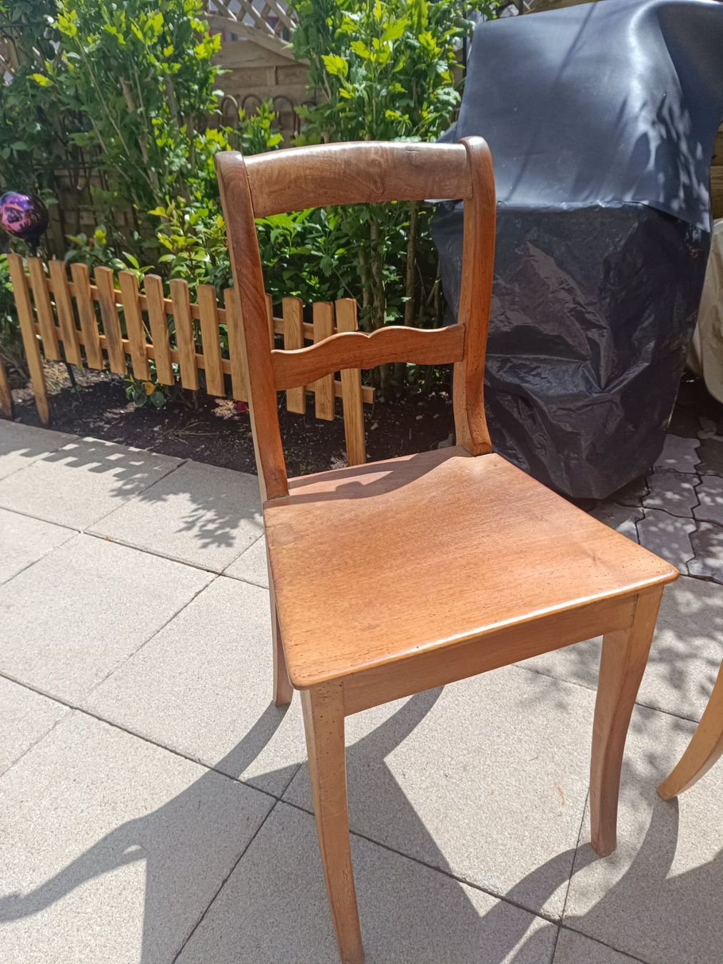 Sedie: 3 Holz Stühle (Stabellen) und ein Tisch – Usato da Dielsdorf venduto da Discus 3