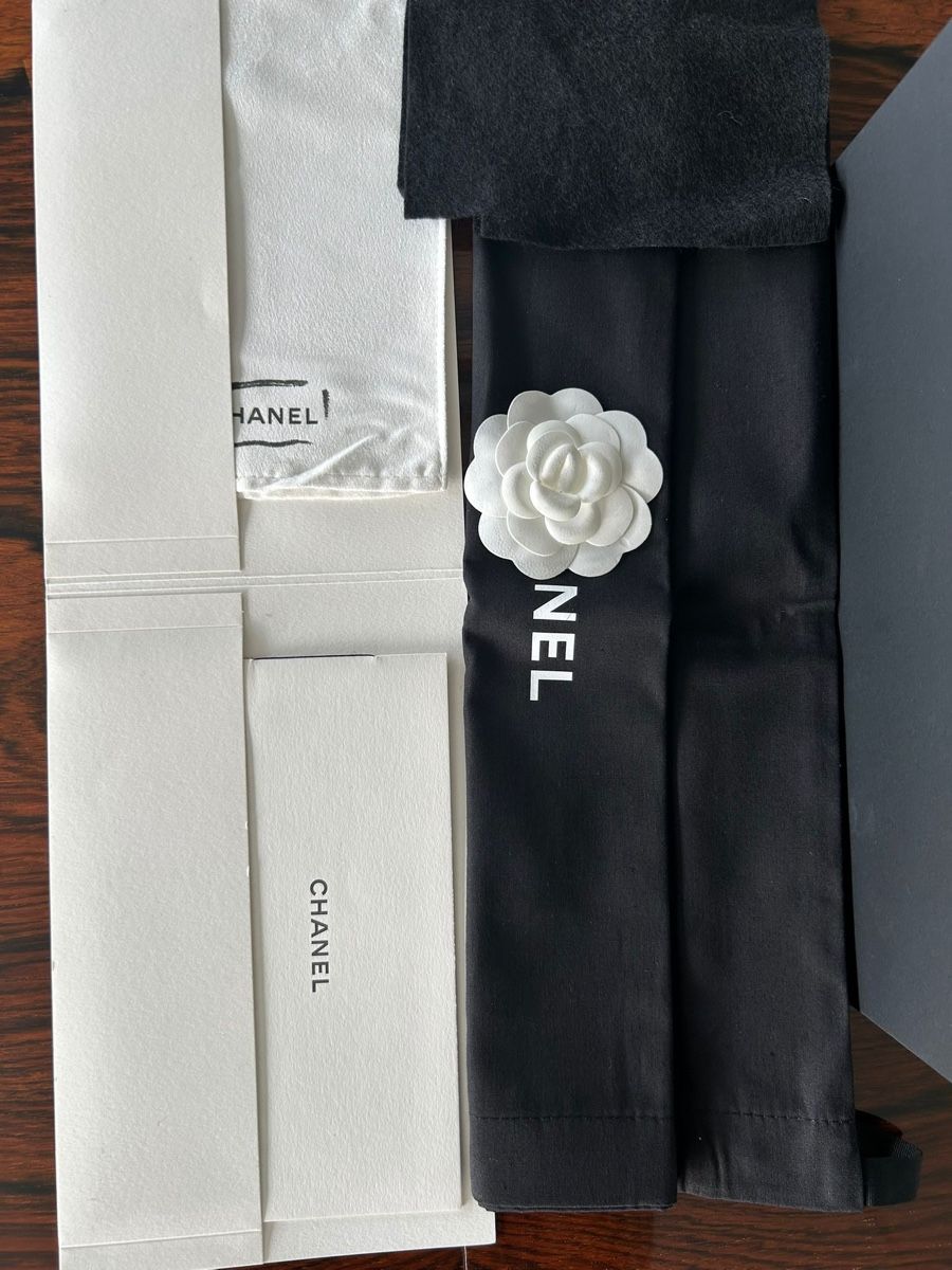 Chanel Borse da donna: Neuwertig Chanel Boy  Kaviarleder Full Set  nur 2x getragen! – Nuovo (secondo la descrizione) da zürich venduto da ritas0102 8