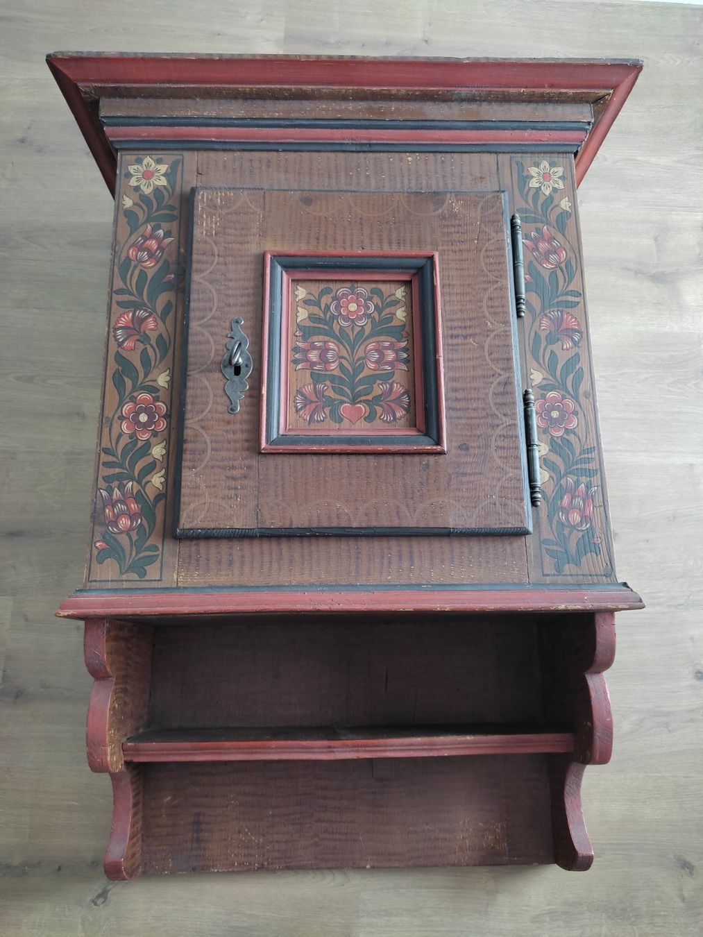 Armadi: Wandmöbel Wandschrank antik – Usato da Tentlingen venduto da Sillium01