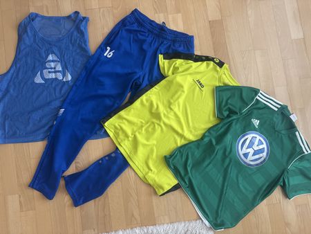 Fussball Kleider Set Gr. S/ML von Jako und Adidas Top!