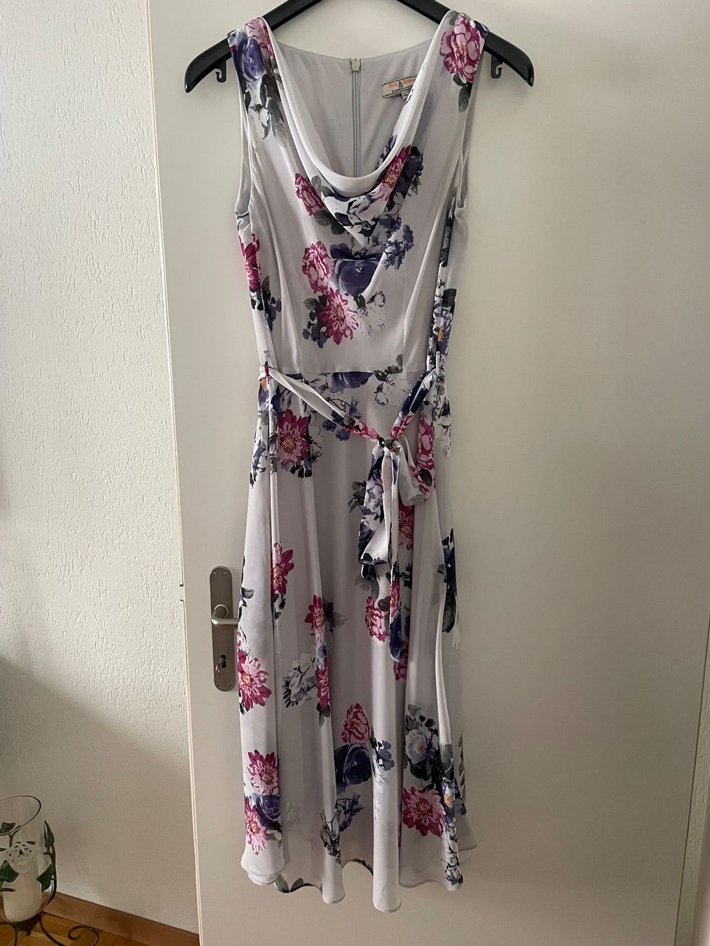Vestiti: Sommerliches Midikleid mit Blumenmuster, Grösse 38 – Usato da Zürich venduto da Maggi1980 2