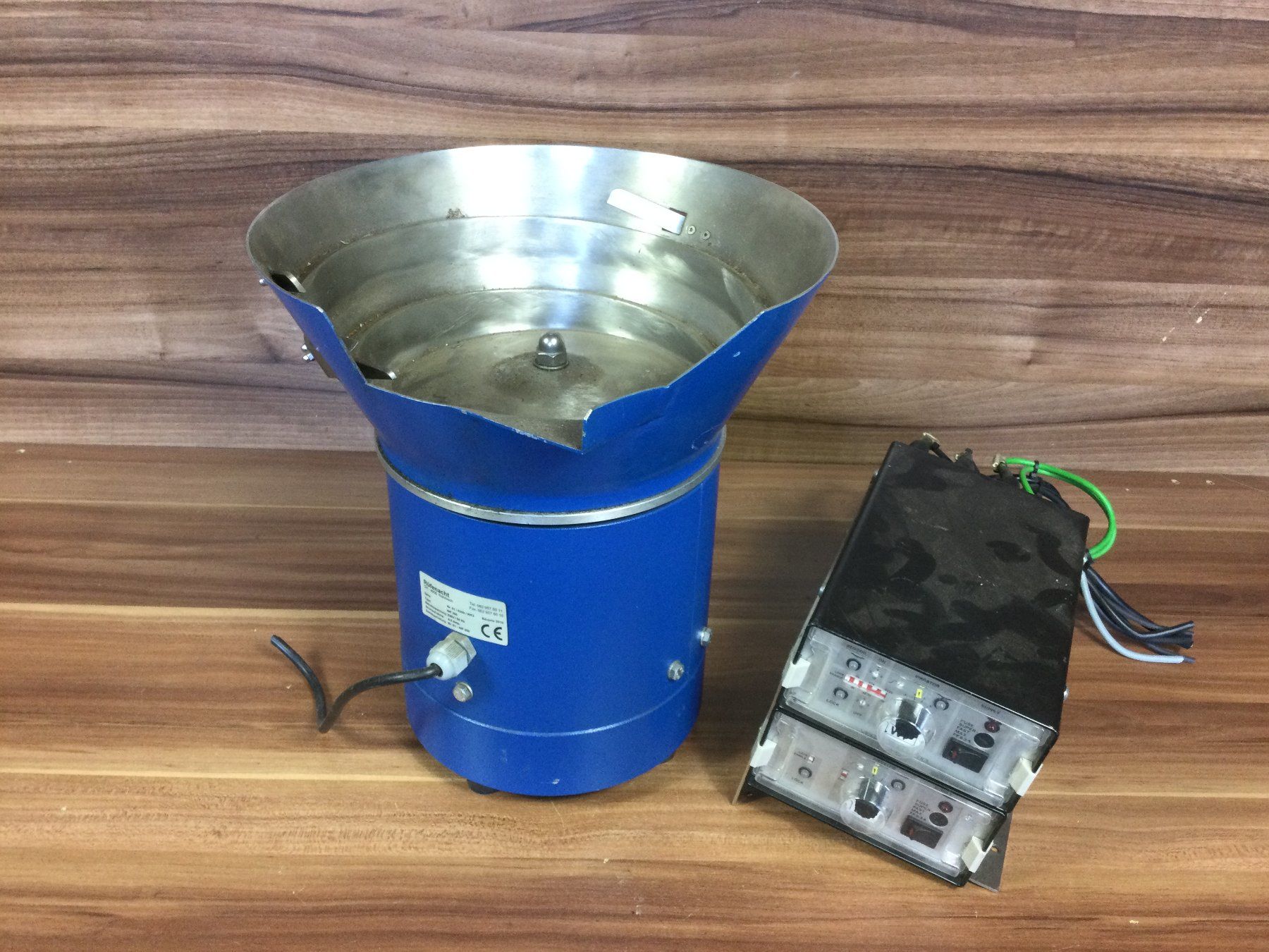 Tutti gli attrezzi: Gebrauchter Vibrationswendelförderer Schwingfördertopf – Usato da Wangen SZ venduto da kuriosum12 4