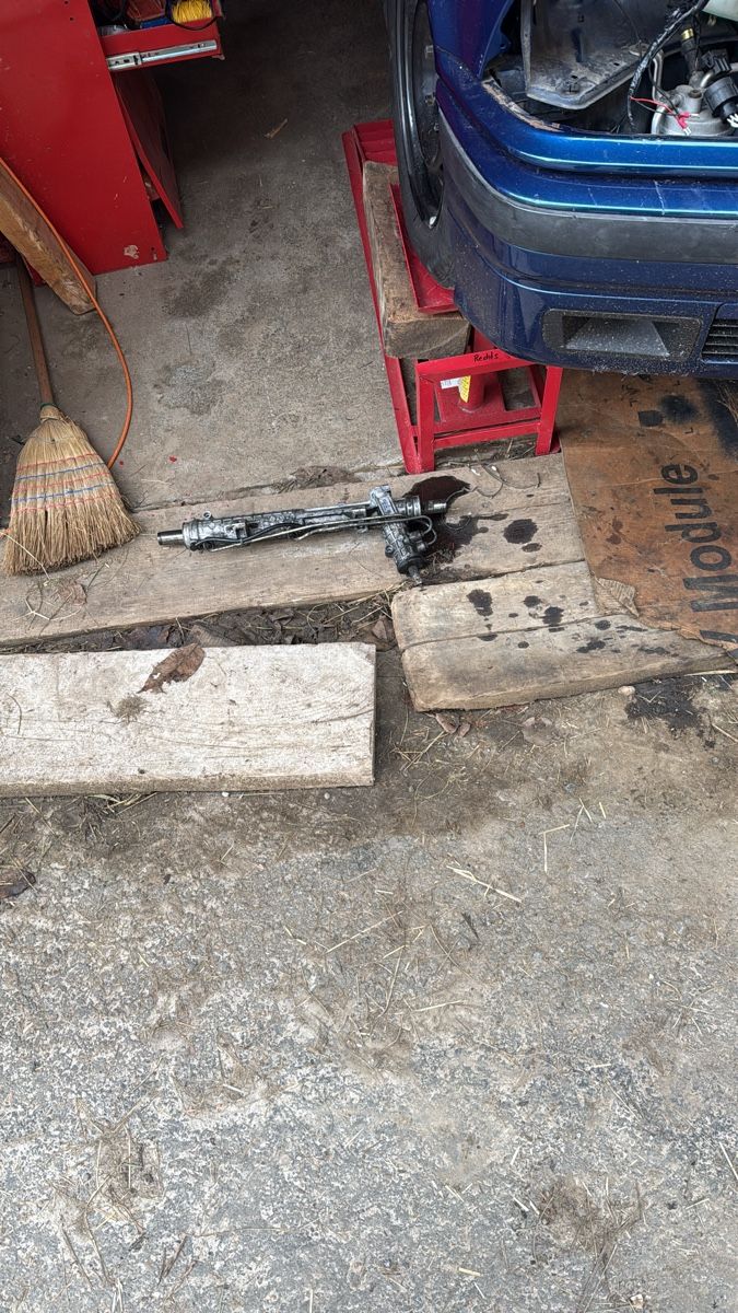 BMW Tutti pezzi di ricambio auto: BMW E36 Lenkgetriebe – Usato da Hitzkirch venduto da que_6zfg