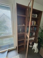 Belle étagère Billy IKEA, brun foncé, avec porte vitrée