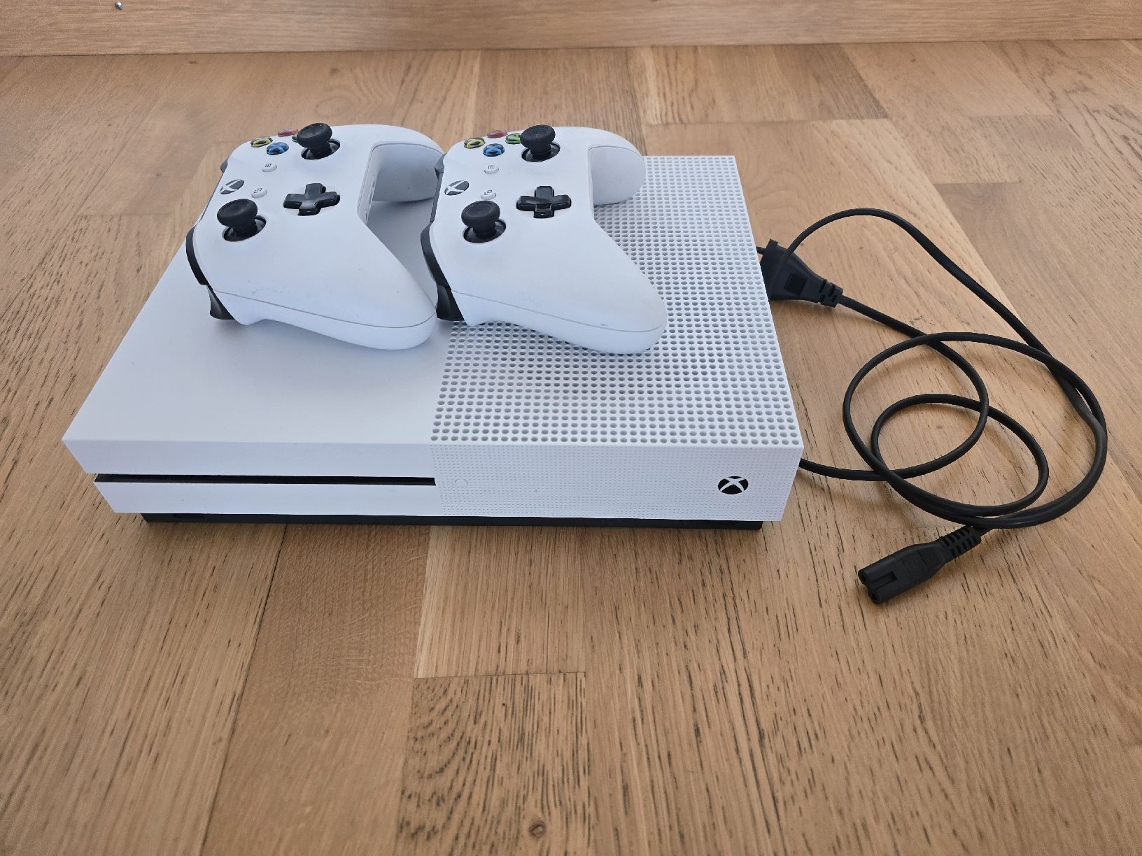 Microsoft Console: Xbox One S – Usato da Kreuzlingen venduto da Klingelton_21600
