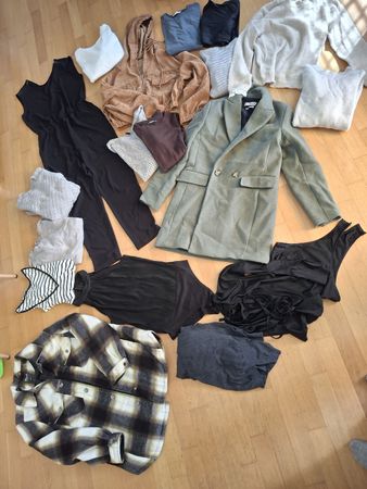 18-teiliges Kleiderpaket Gr. S/(M)