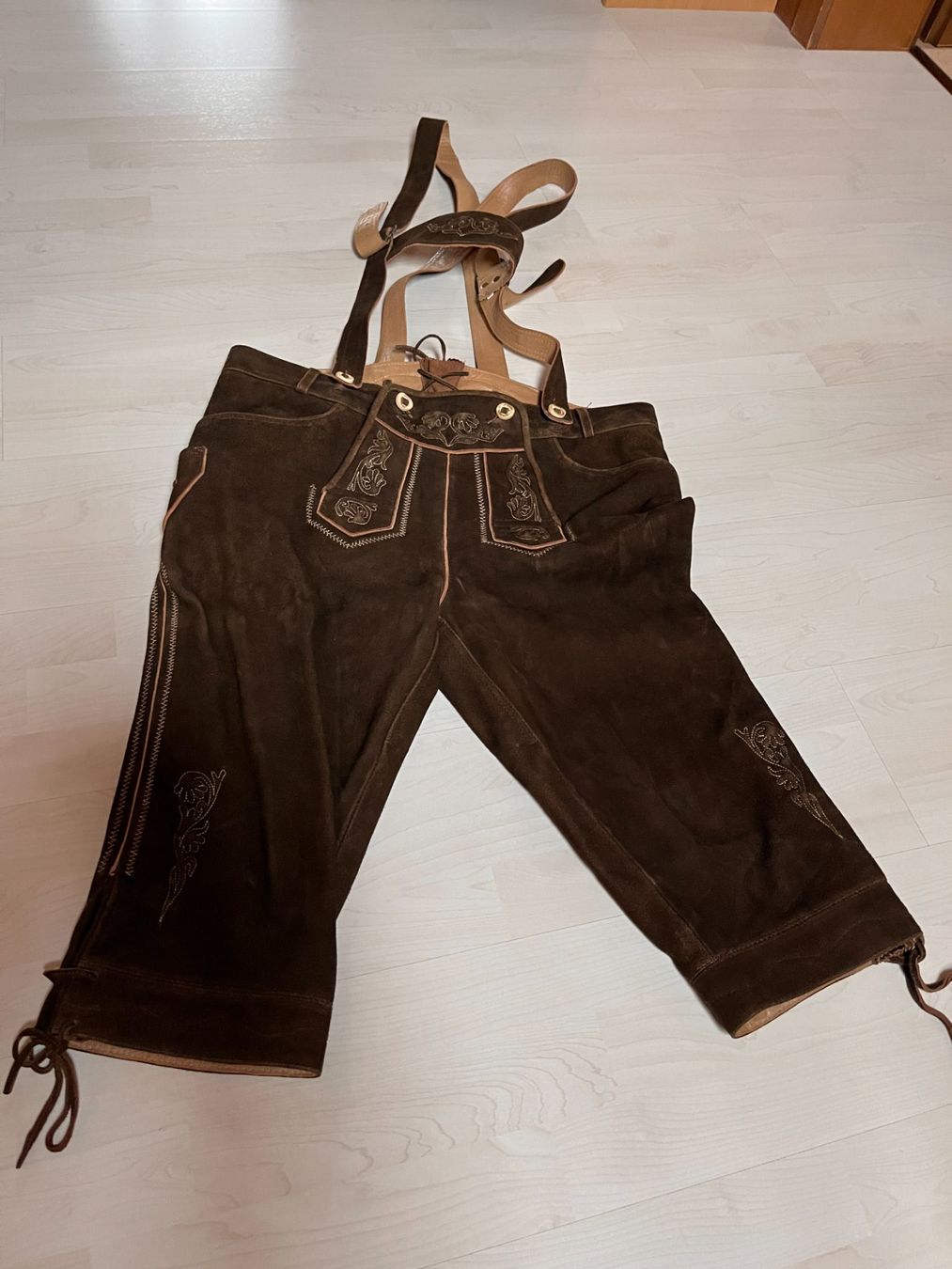 Lotti di vestiti: Oktoberfest-Kleider-Set – Usato da Stans venduto da Moritz01112 1