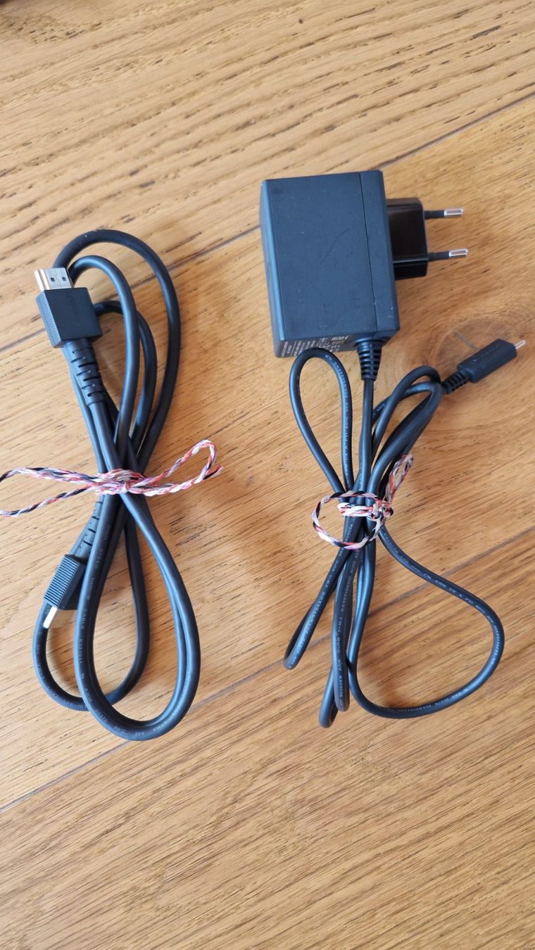 Nintendo Console: Nintendo Switch inkl. Zubehör – Usato da Schlierbach venduto da arn_qqg5 4
