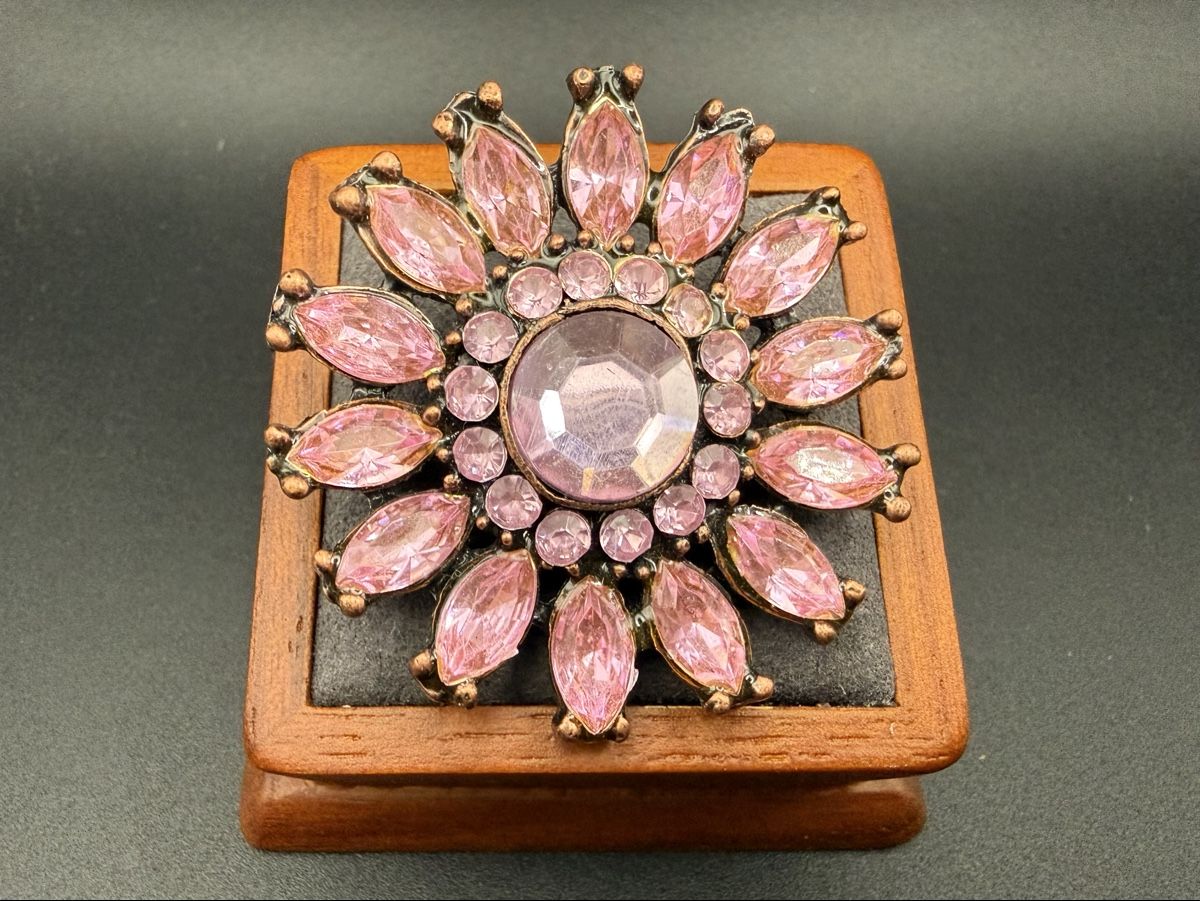 Broschen & Nadeln: Vintage-Brosche mit rosa Strasssteinen – Gebraucht aus Lamone von LaCantinaMagica 1