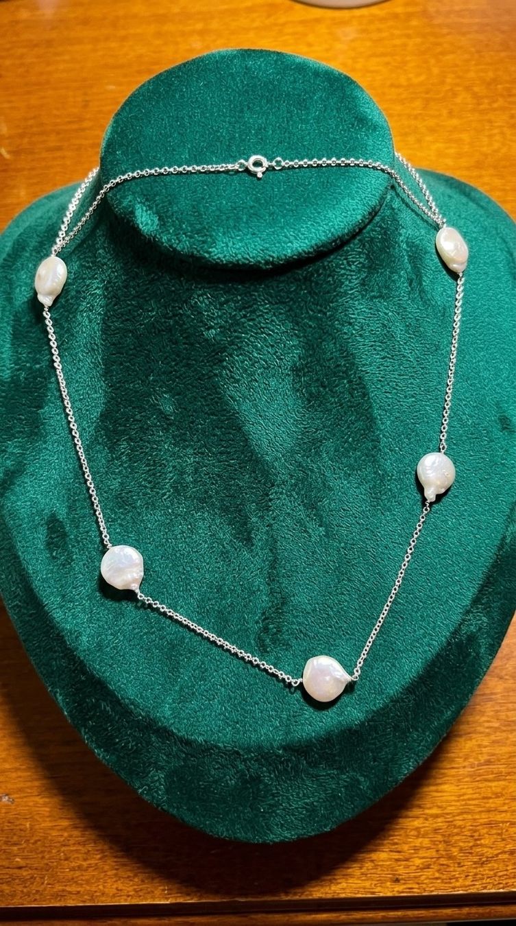 Catenine: Collier argent avec perles baroques – Nuovo e nell'imballaggio originale da St-Maurice venduto da Sandrinette123