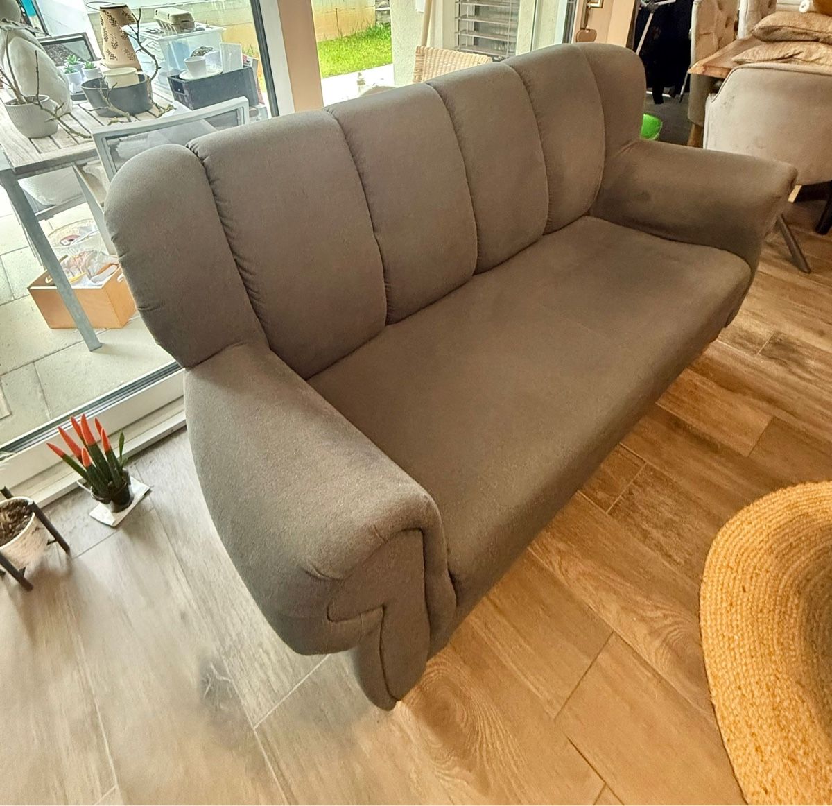 Divani: Sofa 2-Sitzer grau, gut erhalten, CHF 50,- – Usato da Hendschiken venduto da gfc_81