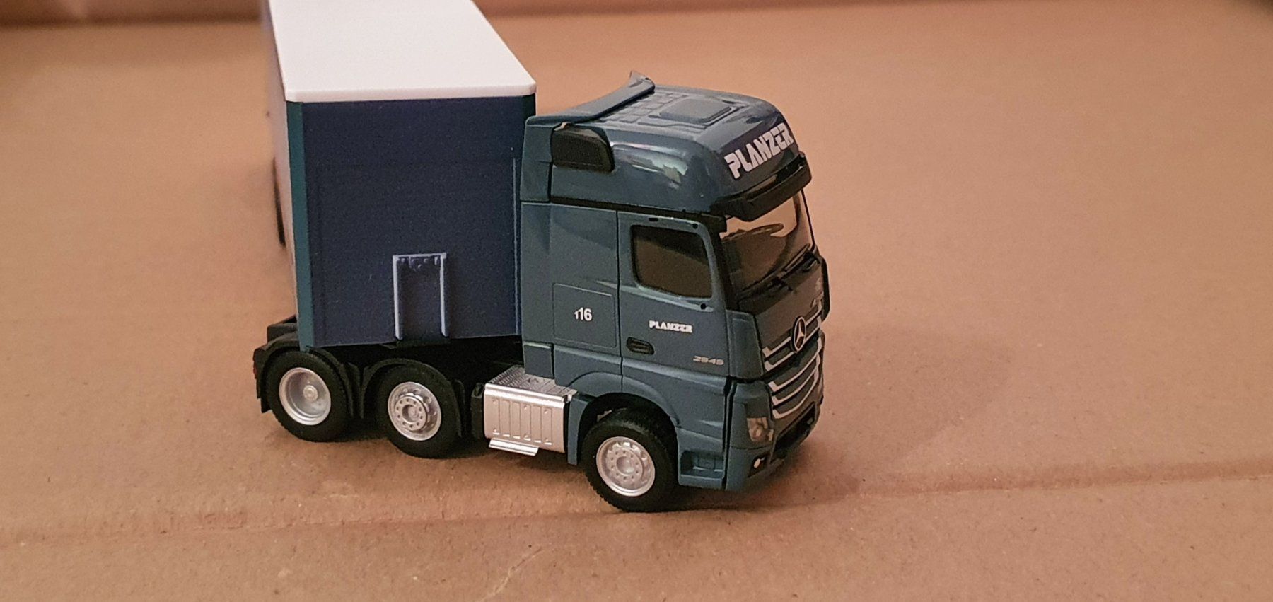 Herpa Modellini d'auto: HERPA. MB ACTROS 6X2. 1:87 CH. – Nuovo e nell'imballaggio originale da Romanel-s-Lausanne venduto da Bidule01 1