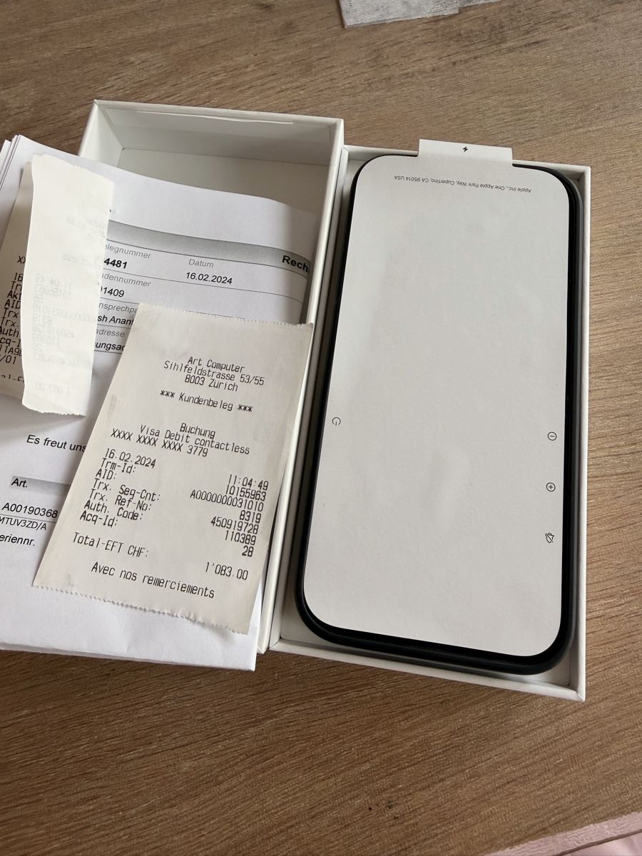 Apple Telefoni cellulari / Smartphones: Apple iPhone 15 Pro schwarz mit Hülle – Usato da Fällanden venduto da Ann2024 1