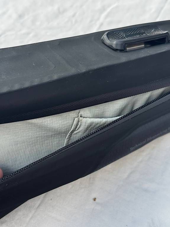 Tailfin Borse: Sacoche de cadre Tailfin 2.7L – Nuovo (secondo la descrizione) da La Tour-de-Trême venduto da w.max 2