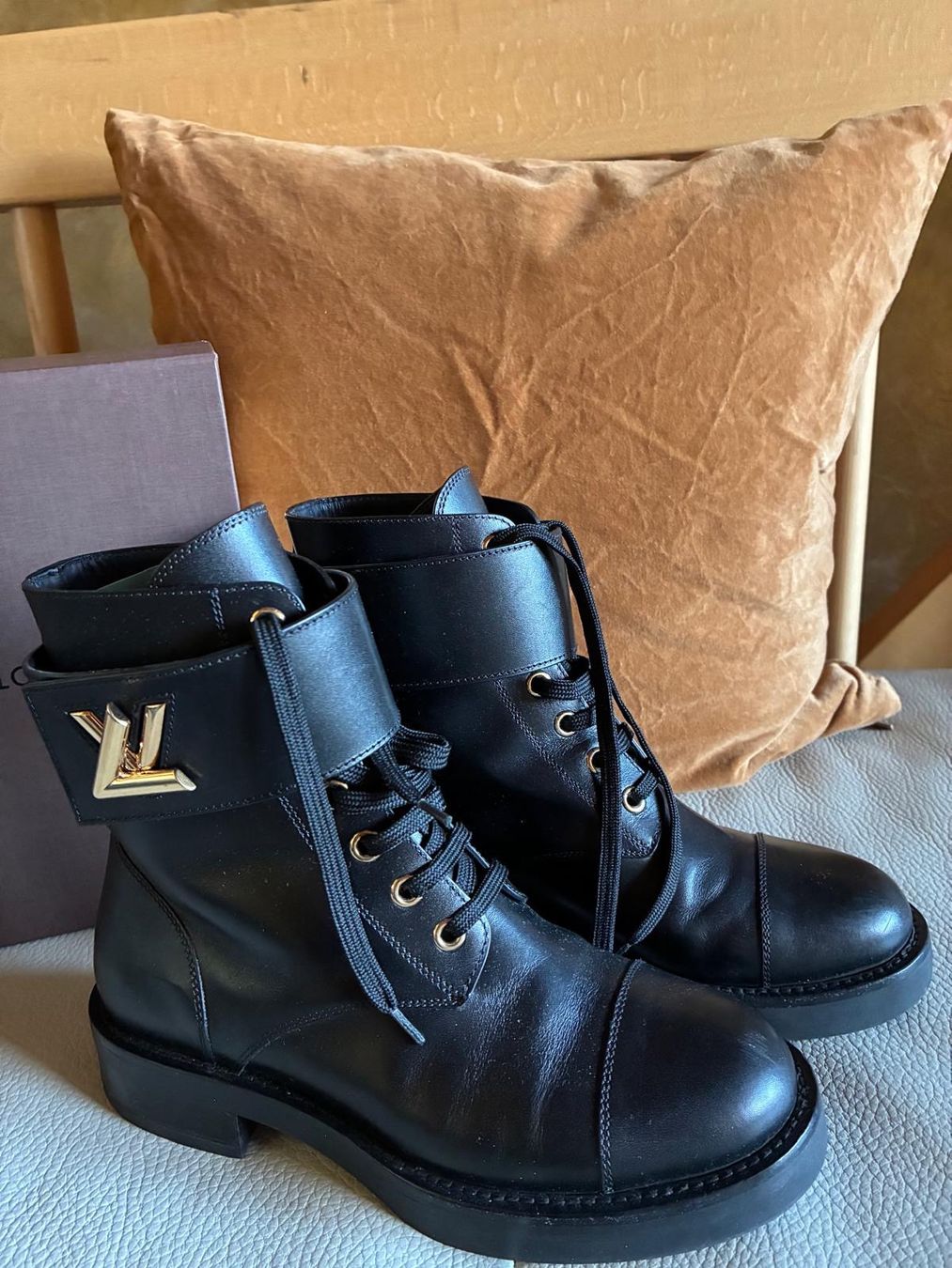Louis Vuitton Chaussures femmes: LOUIS VUITTON – D'occasion à Rümlang par har_z6qv 2