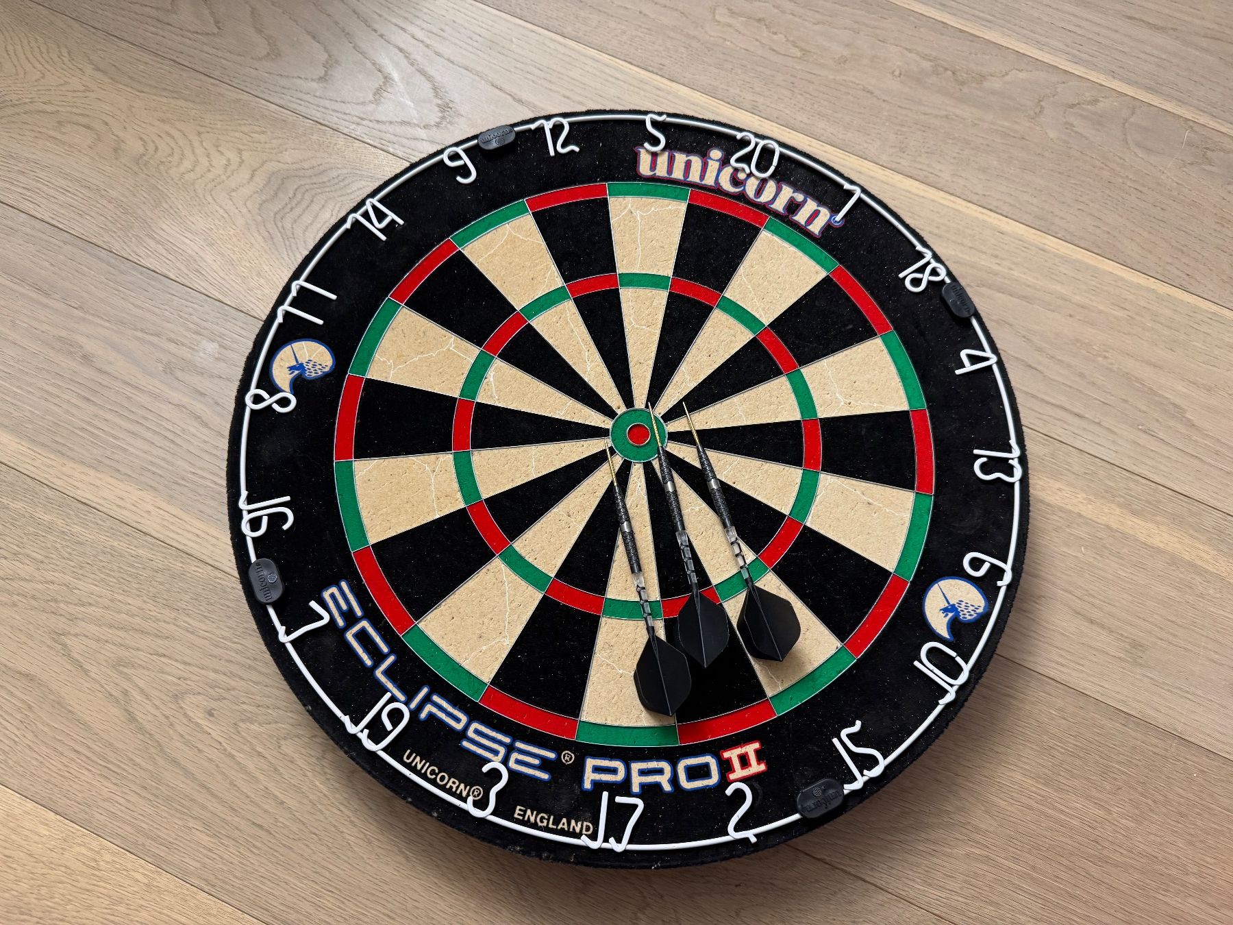 Dart: Dartscheibe inklusive Dartpfeile – Gebraucht aus Kestenholz von cvx_889vv