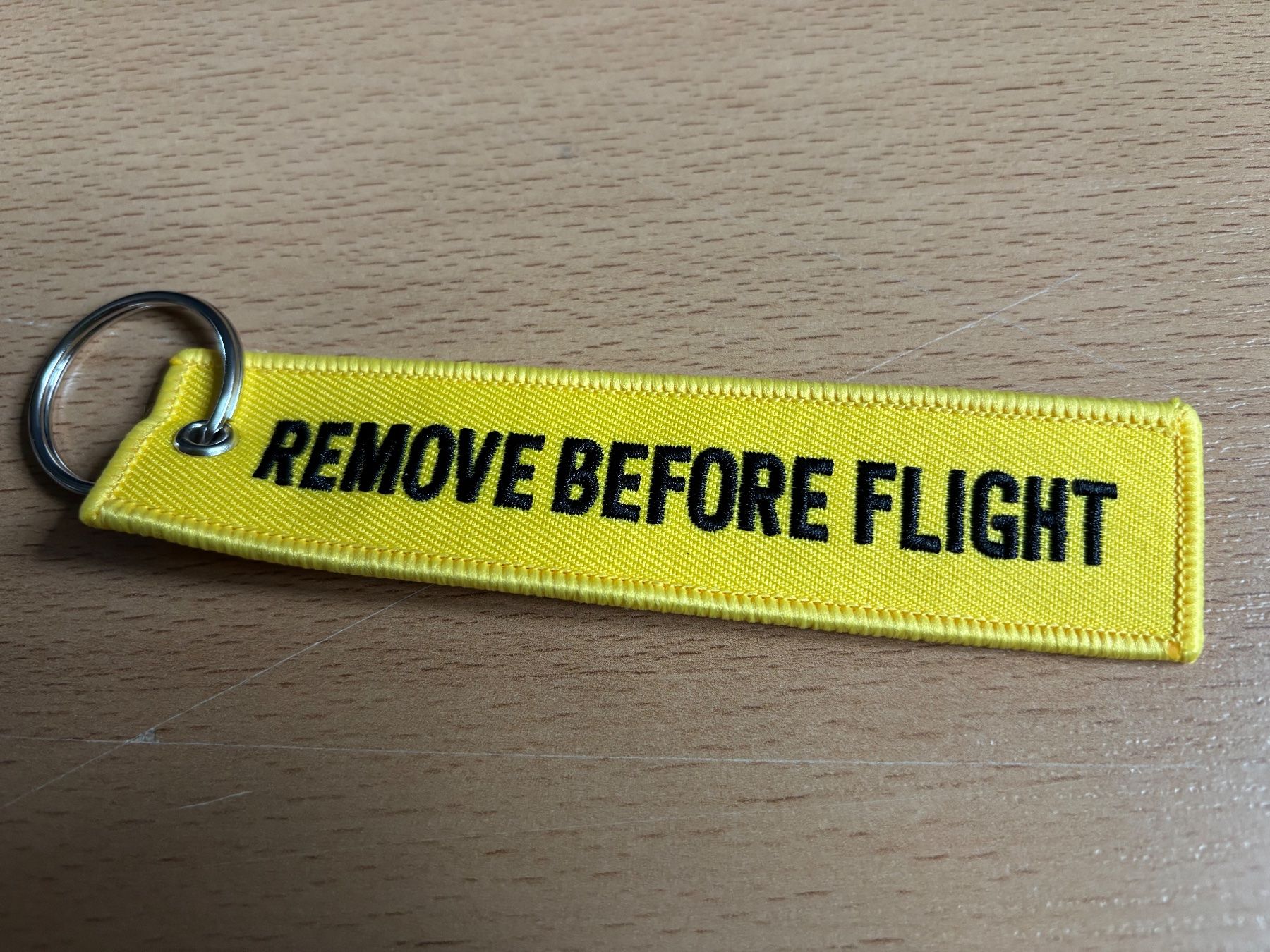 Portachiavi: 1 Schlüsselanhänger Remove before Flight (gelb) – Nuovo e nell'imballaggio originale da Hochfelden venduto da aviatikboerse_top