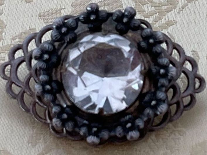 Broschen & Nadeln: Brosche Vintage Neusilber Strass d-2cm – Neu (gemäss Beschreibung) aus Kölliken von Prscoo 1