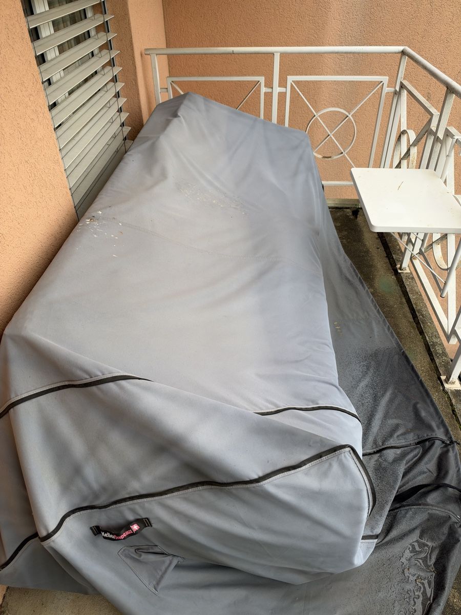 Sofas: Canapé extérieur – Gebraucht aus Essertines-sur-Rolle von Chouffe 1
