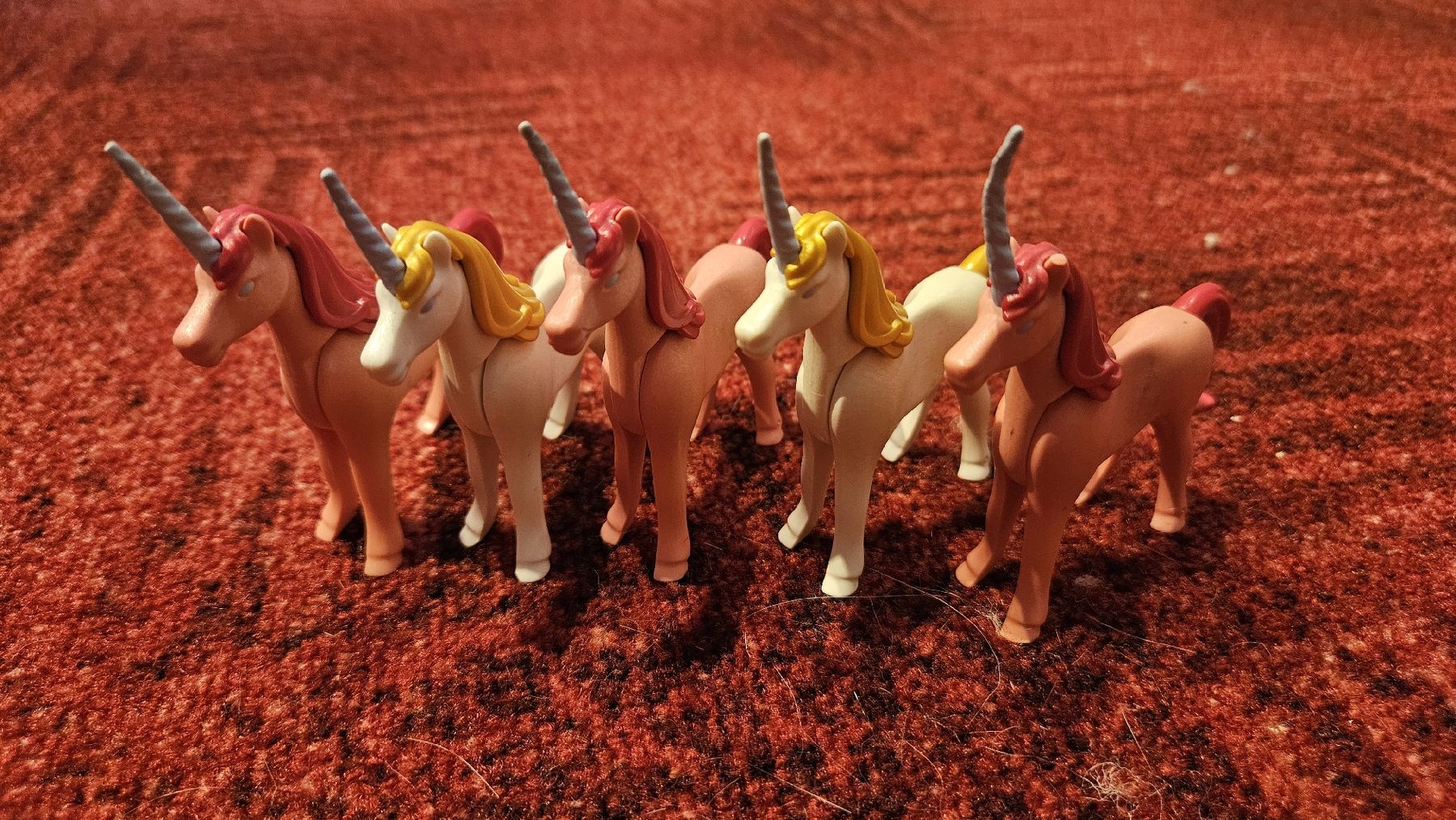 Playmobil Spielzeuge: Playmobil Einhörner Rosa 7783 + Weisse Einhörner – Gebraucht aus Rudolfstetten von Hoppel17