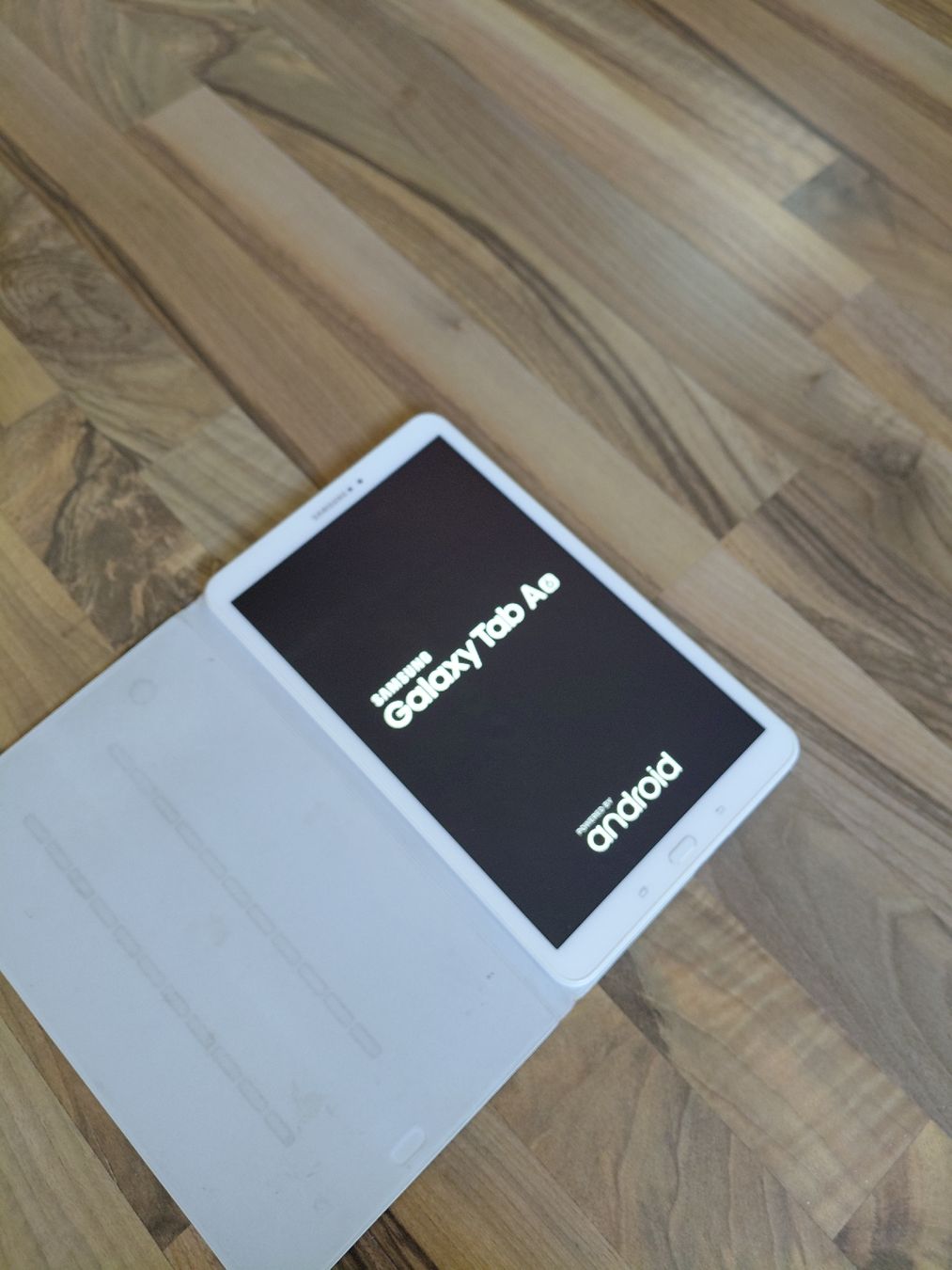 Samsung Tablet PC: Samsung Galaxy Tab A6 inkl. Hülle – Usato da Dulliken venduto da liv_b665