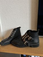 Coole schwarze Boots mit Schnallen, Grösse 38