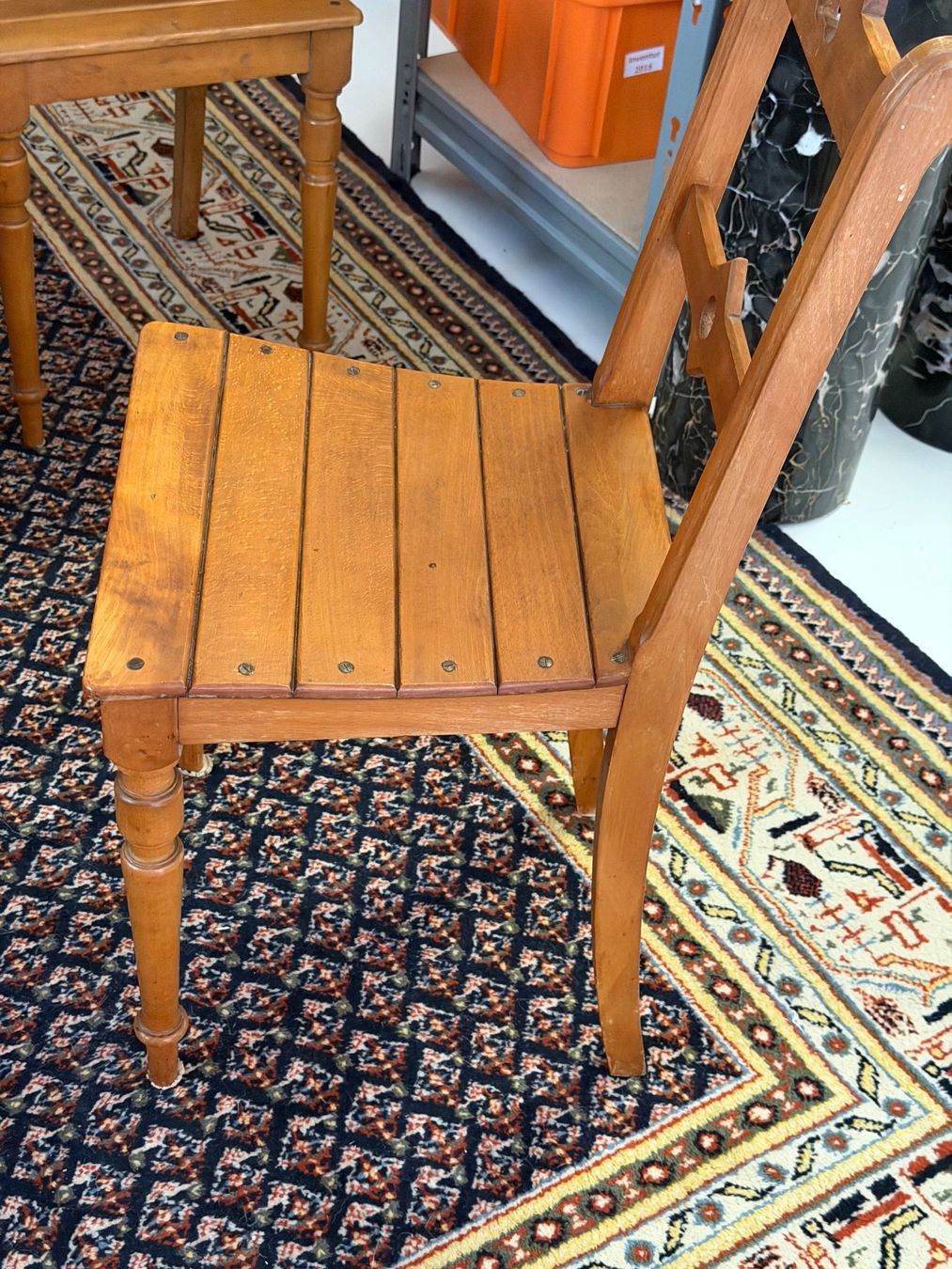 Chaises: 4 alte Holzstühle – D'occasion à Ebikon par Berku 3