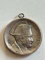 Anhänger Napoleon mit Gravur und Oese, gut erhalten(S37)