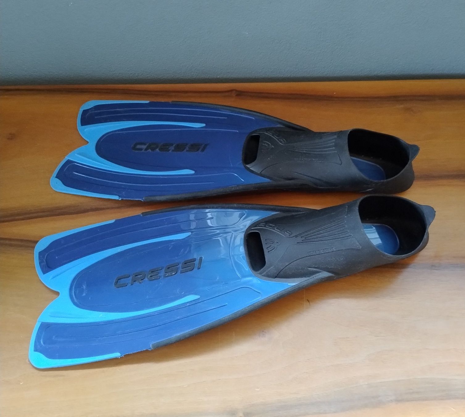 Cressi Flossen, Masken & Schnorchel: Tauchflossen Gr. 37/38 – Gebraucht aus Dallenwil von and-maia