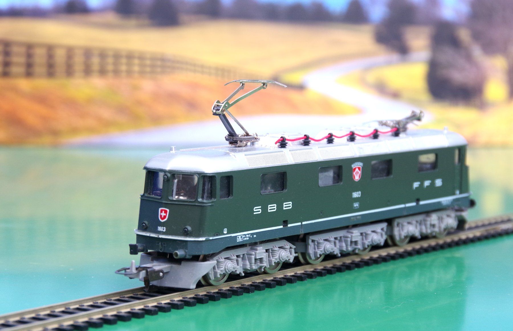 Lima Modellini di ferrovie: Lima H0 Elektro-Lok Re 6/6 SBB CFF FFS – Difettoso da Frauenfeld venduto da Danielpwiedmer 2