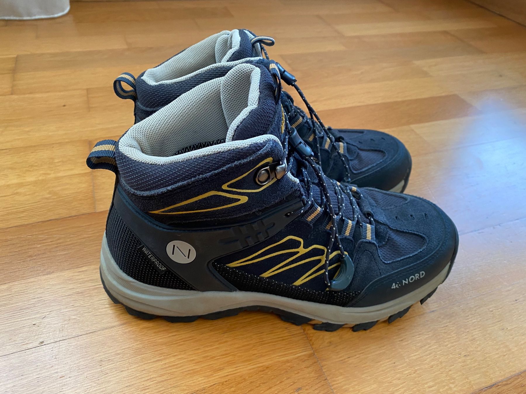 46 Nord Chaussures garçon: Wanderschuhe, Gr. 37, 46 Nord, Neuwertig! – D'occasion à Fislisbach par marsmama 2