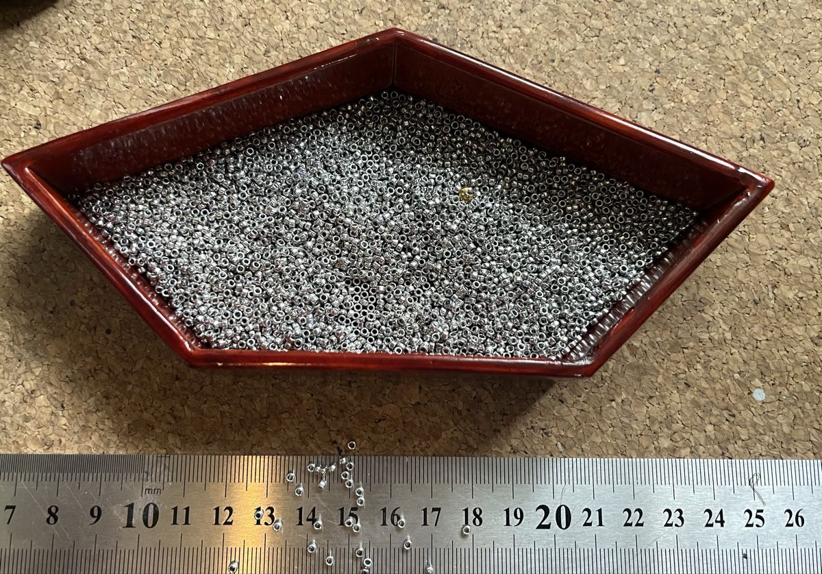 Kit bricolage: Perlen Set Schwarz Silber Delica Rocailles Bugle Beads – Nuovo (secondo la descrizione) da Zuchwil venduto da MLV92 1