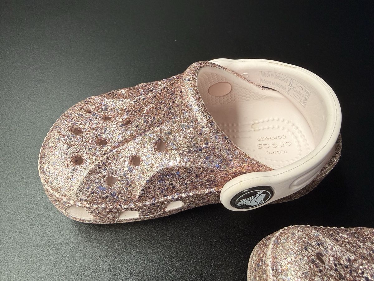 Crocs Scarpe per ragazze: Authentic Pink Glitter Crocs Size 19/20 Very Good Condition – Usato da Diessenhofen venduto da mar_8cyl 2