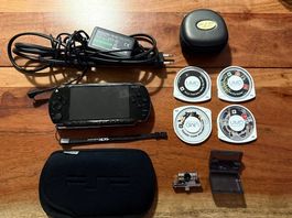Sony Playstation Portabel mit Kamera, Etui und 4 Spielen