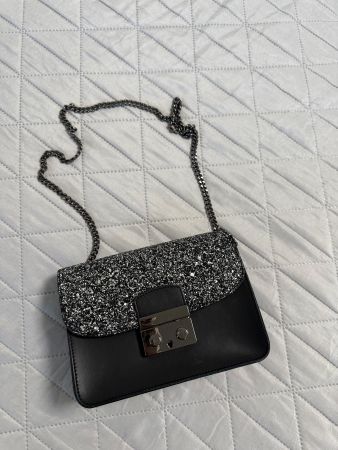 Schwarze Tasche