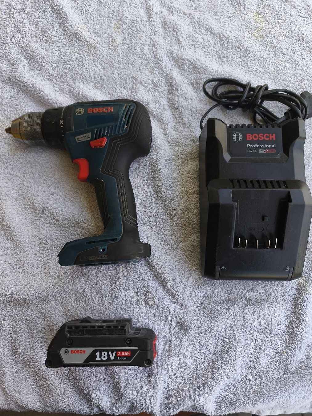 Bosch Tutti gli attrezzi: Bosch Akku Bohrmaschine Set – Usato da Recherswil venduto da Sruscha58